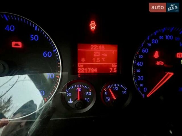 Чорний Фольксваген Туран, об'ємом двигуна 1.6 л та пробігом 221 тис. км за 7750 $, фото 59 на Automoto.ua