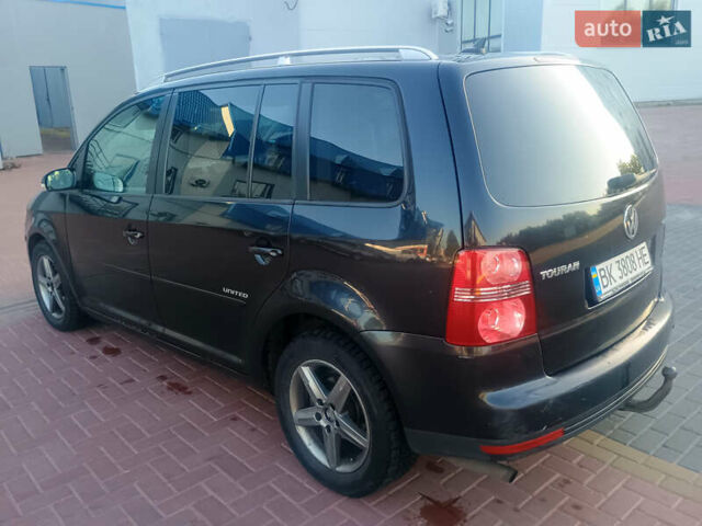 Черный Фольксваген Туран, объемом двигателя 2 л и пробегом 290 тыс. км за 6500 $, фото 5 на Automoto.ua