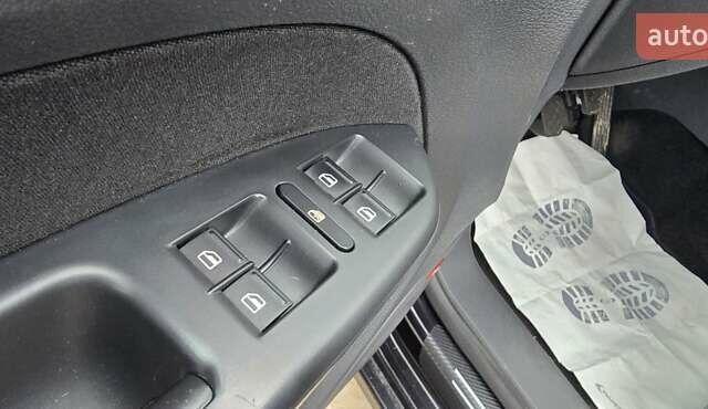 Чорний Фольксваген Туран, об'ємом двигуна 1.6 л та пробігом 242 тис. км за 6700 $, фото 27 на Automoto.ua