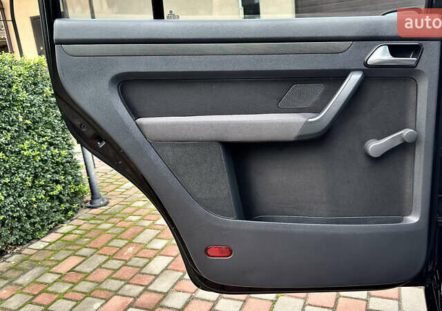 Черный Фольксваген Туран, объемом двигателя 1.6 л и пробегом 176 тыс. км за 8198 $, фото 78 на Automoto.ua