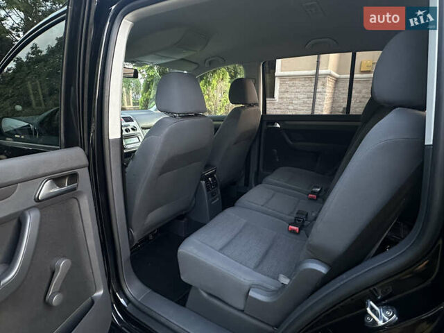 Черный Фольксваген Туран, объемом двигателя 1.6 л и пробегом 220 тыс. км за 7700 $, фото 31 на Automoto.ua