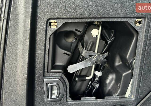 Черный Фольксваген Туран, объемом двигателя 1.6 л и пробегом 176 тыс. км за 8198 $, фото 32 на Automoto.ua