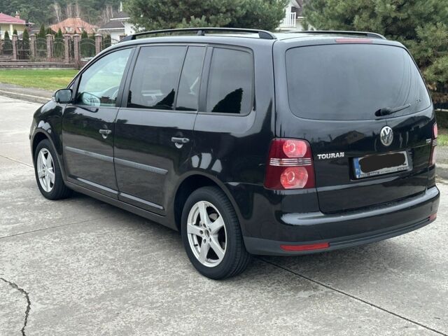 Черный Фольксваген Туран, объемом двигателя 1.9 л и пробегом 280 тыс. км за 4500 $, фото 5 на Automoto.ua
