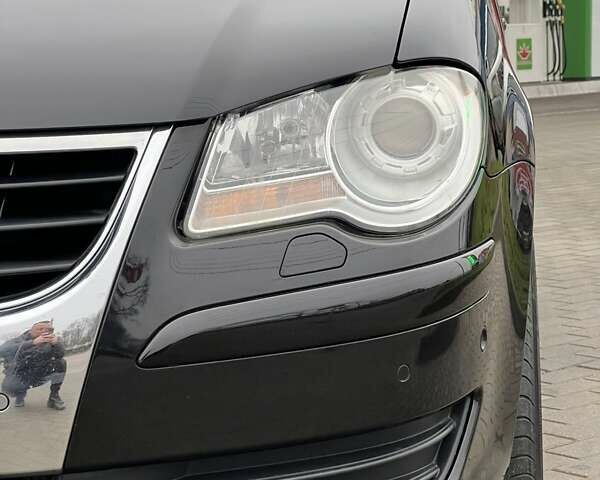 Чорний Фольксваген Туран, об'ємом двигуна 1.6 л та пробігом 147 тис. км за 8350 $, фото 14 на Automoto.ua