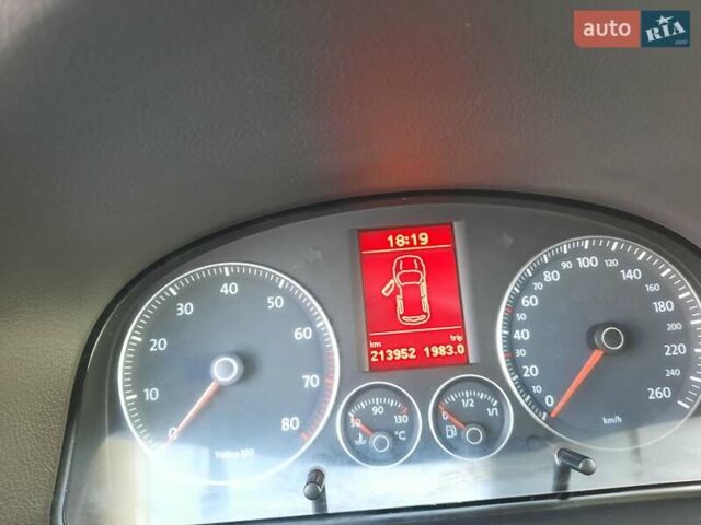 Черный Фольксваген Туран, объемом двигателя 1.6 л и пробегом 213 тыс. км за 8550 $, фото 55 на Automoto.ua