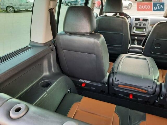 Черный Фольксваген Туран, объемом двигателя 1.6 л и пробегом 213 тыс. км за 8550 $, фото 122 на Automoto.ua