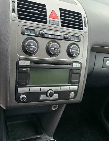 Чорний Фольксваген Туран, об'ємом двигуна 1.6 л та пробігом 242 тис. км за 6700 $, фото 31 на Automoto.ua