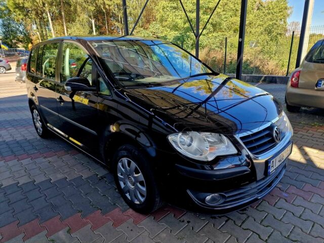 Черный Фольксваген Туран, объемом двигателя 1.6 л и пробегом 231 тыс. км за 5800 $, фото 2 на Automoto.ua