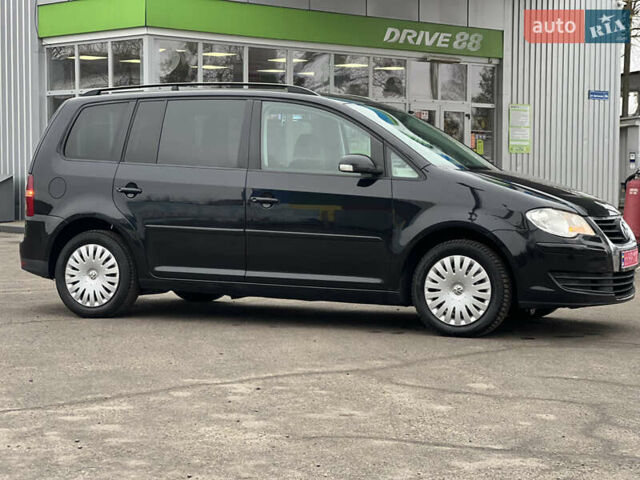 Черный Фольксваген Туран, объемом двигателя 1.6 л и пробегом 193 тыс. км за 7799 $, фото 12 на Automoto.ua