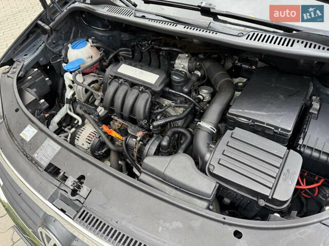 Черный Фольксваген Туран, объемом двигателя 1.6 л и пробегом 200 тыс. км за 7700 $, фото 41 на Automoto.ua