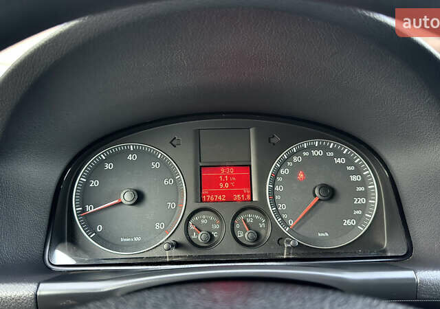 Черный Фольксваген Туран, объемом двигателя 1.6 л и пробегом 176 тыс. км за 8198 $, фото 54 на Automoto.ua