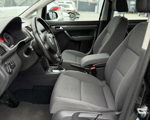 Черный Фольксваген Туран, объемом двигателя 1.4 л и пробегом 227 тыс. км за 7200 $, фото 2 на Automoto.ua