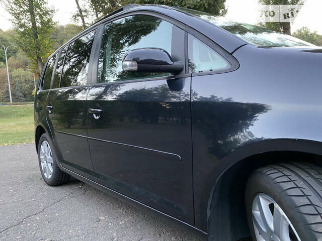 Черный Фольксваген Туран, объемом двигателя 1.6 л и пробегом 261 тыс. км за 7100 $, фото 24 на Automoto.ua