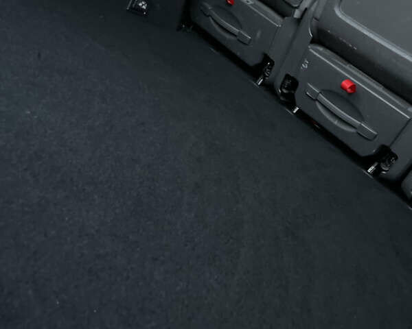 Чорний Фольксваген Туран, об'ємом двигуна 2 л та пробігом 292 тис. км за 8999 $, фото 92 на Automoto.ua