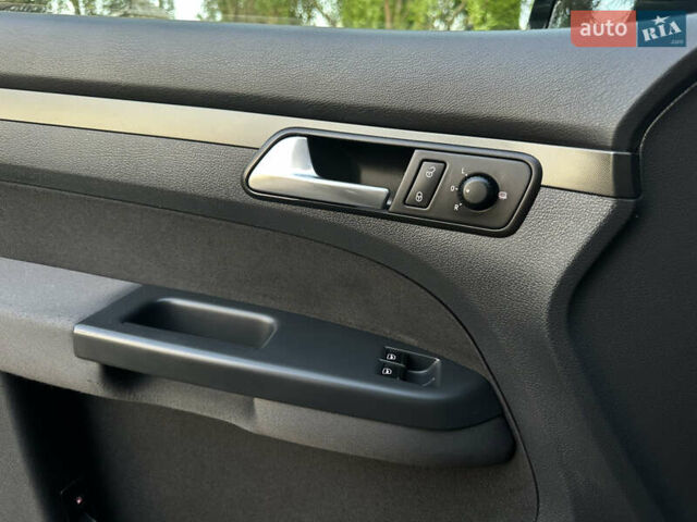 Черный Фольксваген Туран, объемом двигателя 1.6 л и пробегом 220 тыс. км за 7700 $, фото 25 на Automoto.ua