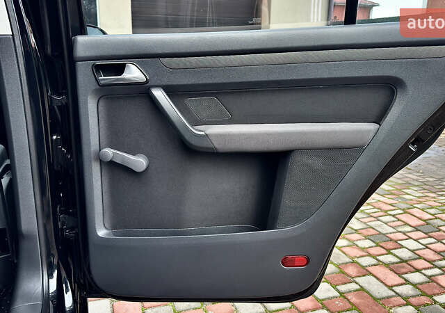 Черный Фольксваген Туран, объемом двигателя 1.6 л и пробегом 176 тыс. км за 8198 $, фото 80 на Automoto.ua