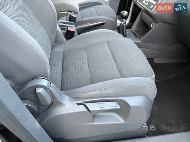 Черный Фольксваген Туран, объемом двигателя 1.4 л и пробегом 210 тыс. км за 5499 $, фото 33 на Automoto.ua