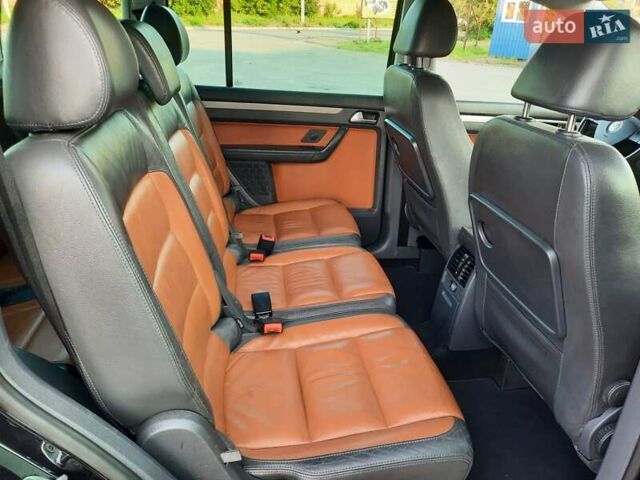 Черный Фольксваген Туран, объемом двигателя 1.6 л и пробегом 213 тыс. км за 8550 $, фото 134 на Automoto.ua