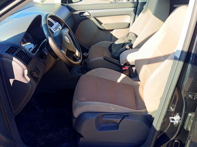 Черный Фольксваген Туран, объемом двигателя 1.4 л и пробегом 291 тыс. км за 6050 $, фото 6 на Automoto.ua