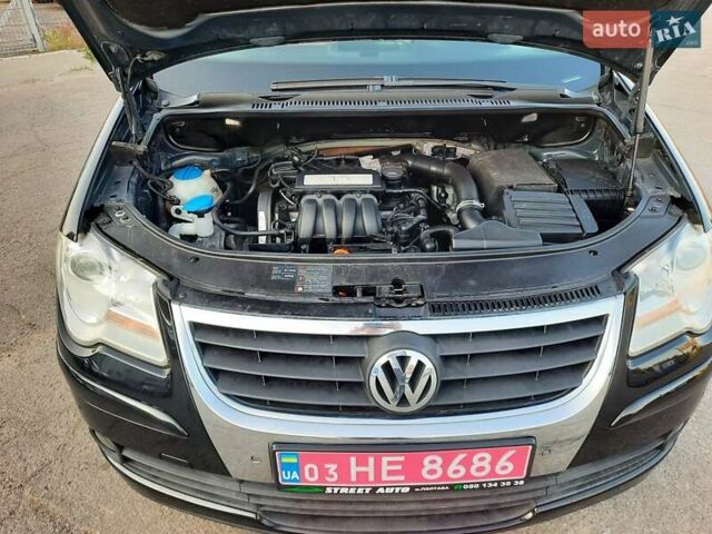 Черный Фольксваген Туран, объемом двигателя 1.6 л и пробегом 213 тыс. км за 8550 $, фото 155 на Automoto.ua