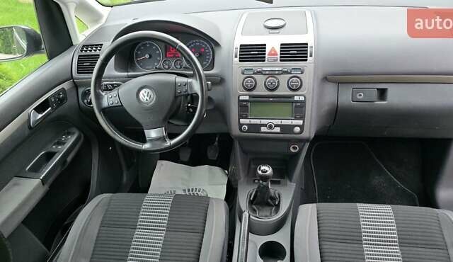 Чорний Фольксваген Туран, об'ємом двигуна 1.6 л та пробігом 242 тис. км за 6700 $, фото 13 на Automoto.ua