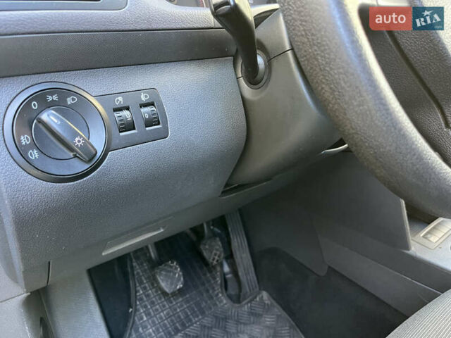 Чорний Фольксваген Туран, об'ємом двигуна 1.6 л та пробігом 227 тис. км за 7500 $, фото 40 на Automoto.ua