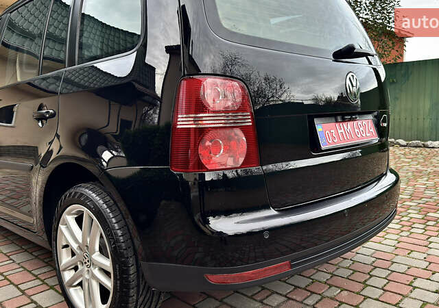 Черный Фольксваген Туран, объемом двигателя 1.6 л и пробегом 176 тыс. км за 8198 $, фото 19 на Automoto.ua