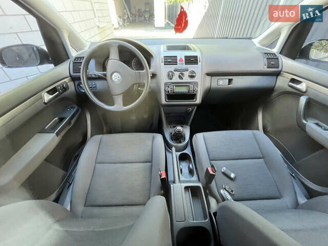 Чорний Фольксваген Туран, об'ємом двигуна 1.6 л та пробігом 227 тис. км за 7500 $, фото 35 на Automoto.ua