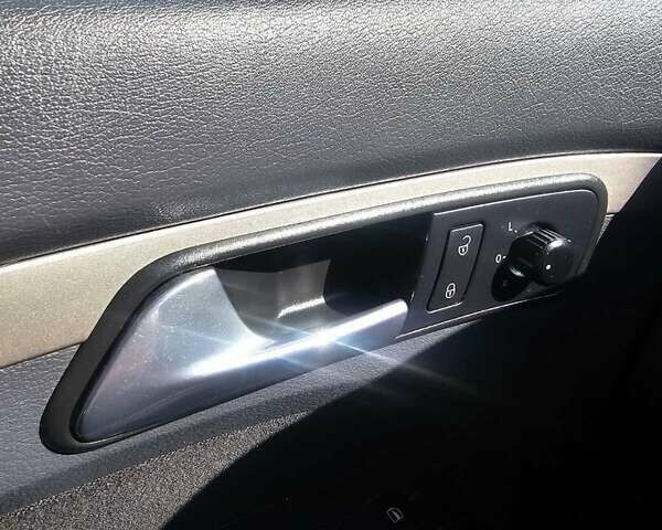 Чорний Фольксваген Туран, об'ємом двигуна 1.4 л та пробігом 216 тис. км за 7800 $, фото 18 на Automoto.ua