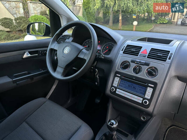 Черный Фольксваген Туран, объемом двигателя 1.6 л и пробегом 220 тыс. км за 7700 $, фото 38 на Automoto.ua
