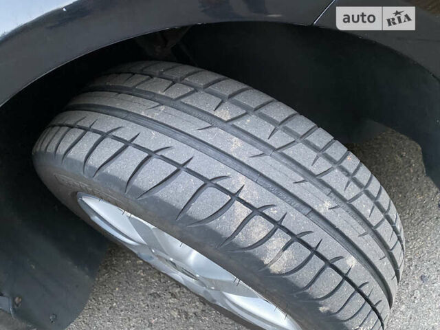 Черный Фольксваген Туран, объемом двигателя 1.6 л и пробегом 261 тыс. км за 7100 $, фото 38 на Automoto.ua