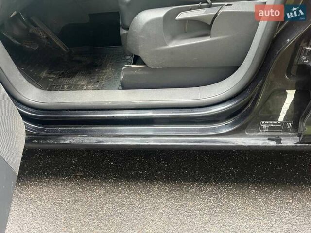 Черный Фольксваген Туран, объемом двигателя 2 л и пробегом 208 тыс. км за 7771 $, фото 25 на Automoto.ua