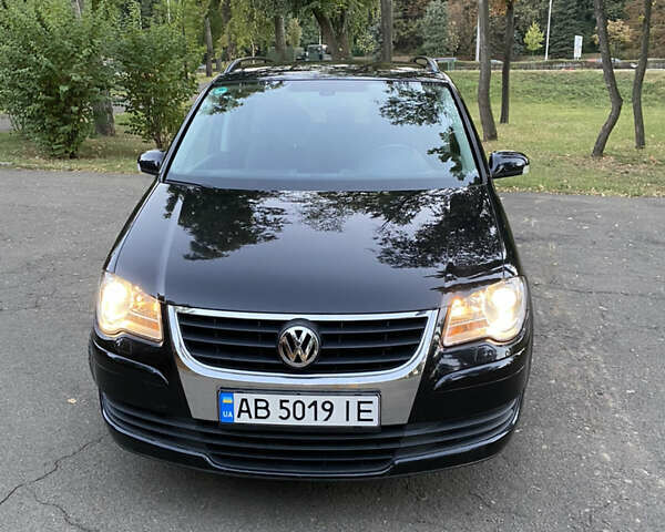 Черный Фольксваген Туран, объемом двигателя 1.6 л и пробегом 261 тыс. км за 7100 $, фото 32 на Automoto.ua