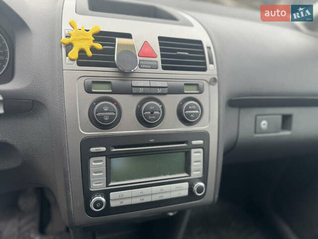 Чорний Фольксваген Туран, об'ємом двигуна 1.6 л та пробігом 260 тис. км за 6299 $, фото 19 на Automoto.ua