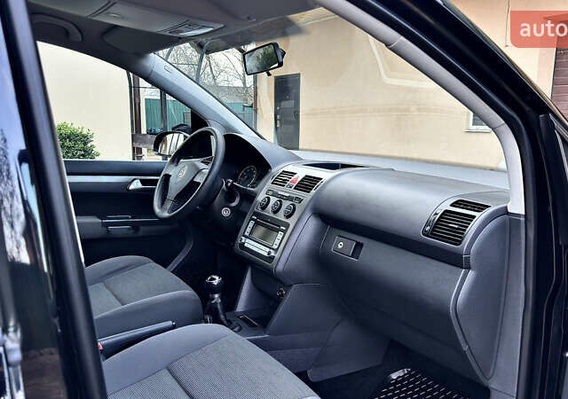 Черный Фольксваген Туран, объемом двигателя 1.6 л и пробегом 176 тыс. км за 8198 $, фото 50 на Automoto.ua