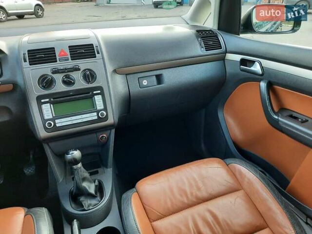 Черный Фольксваген Туран, объемом двигателя 1.6 л и пробегом 213 тыс. км за 8550 $, фото 71 на Automoto.ua