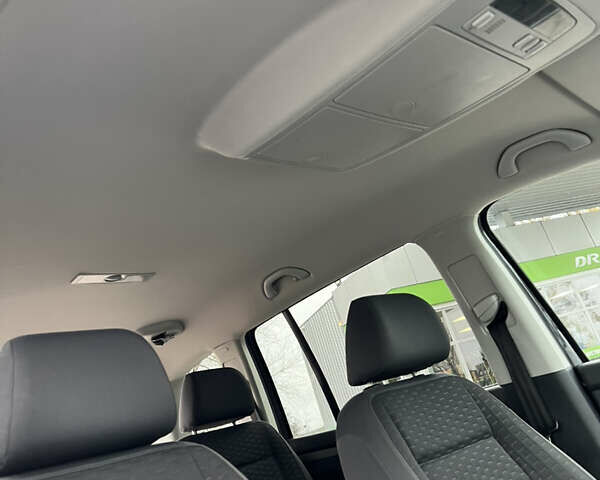 Черный Фольксваген Туран, объемом двигателя 1.6 л и пробегом 193 тыс. км за 7799 $, фото 33 на Automoto.ua