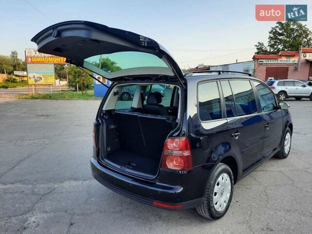 Черный Фольксваген Туран, объемом двигателя 1.6 л и пробегом 213 тыс. км за 8550 $, фото 116 на Automoto.ua