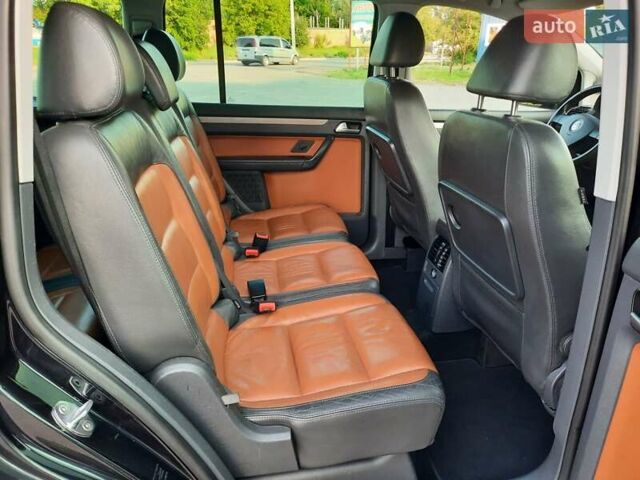 Черный Фольксваген Туран, объемом двигателя 1.6 л и пробегом 213 тыс. км за 8550 $, фото 131 на Automoto.ua