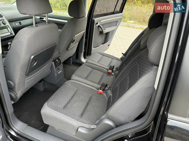 Черный Фольксваген Туран, объемом двигателя 1.6 л и пробегом 200 тыс. км за 7700 $, фото 27 на Automoto.ua