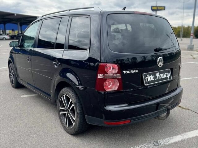 Черный Фольксваген Туран, объемом двигателя 1.4 л и пробегом 211 тыс. км за 7100 $, фото 4 на Automoto.ua