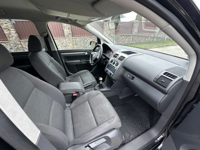 Черный Фольксваген Туран, объемом двигателя 1.9 л и пробегом 280 тыс. км за 4500 $, фото 8 на Automoto.ua