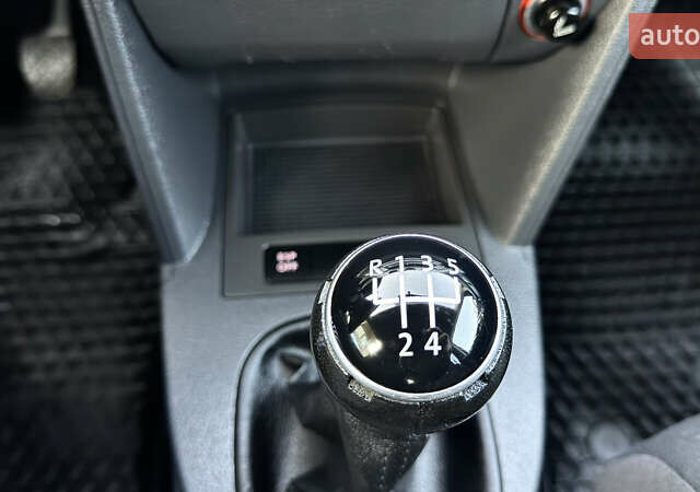 Черный Фольксваген Туран, объемом двигателя 1.6 л и пробегом 176 тыс. км за 8198 $, фото 55 на Automoto.ua