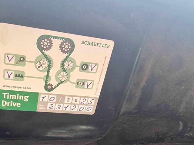 Черный Фольксваген Туран, объемом двигателя 1.6 л и пробегом 231 тыс. км за 5800 $, фото 10 на Automoto.ua