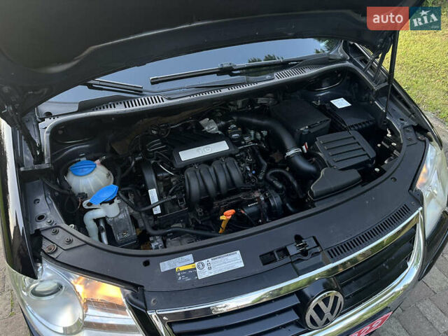 Черный Фольксваген Туран, объемом двигателя 1.6 л и пробегом 220 тыс. км за 7700 $, фото 59 на Automoto.ua