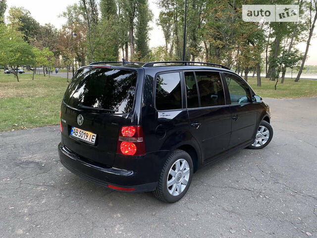 Черный Фольксваген Туран, объемом двигателя 1.6 л и пробегом 261 тыс. км за 7100 $, фото 26 на Automoto.ua