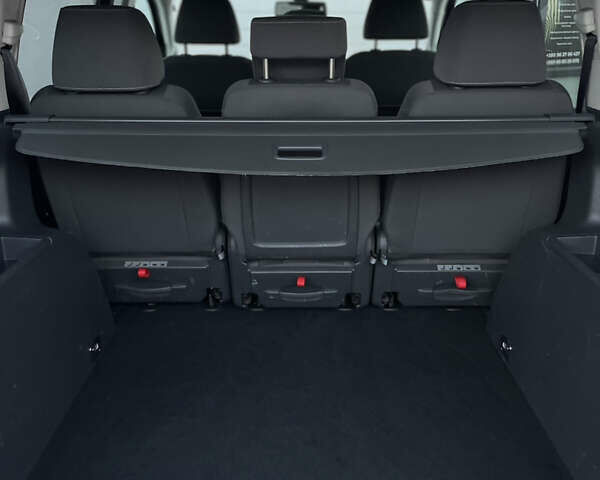 Чорний Фольксваген Туран, об'ємом двигуна 2 л та пробігом 292 тис. км за 8850 $, фото 26 на Automoto.ua