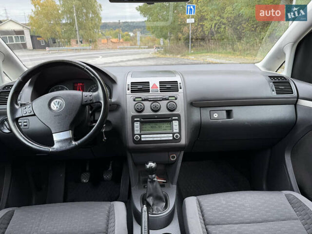 Чорний Фольксваген Туран, об'ємом двигуна 1.6 л та пробігом 200 тис. км за 7950 $, фото 37 на Automoto.ua