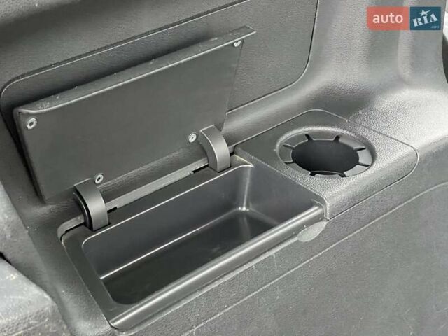 Чорний Фольксваген Туран, об'ємом двигуна 1.6 л та пробігом 147 тис. км за 8350 $, фото 31 на Automoto.ua