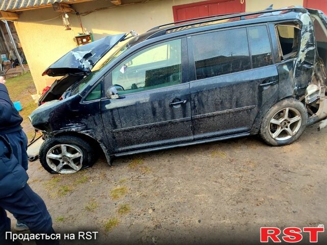 Черный Фольксваген Туран, объемом двигателя 1.9 л и пробегом 269 тыс. км за 3000 $, фото 1 на Automoto.ua